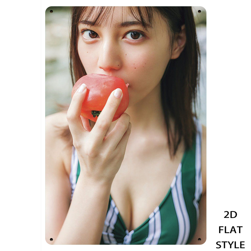 Japanese Girl Lifestyle - ヴィンテージメタルティンサイン、トマトを抱えた日本の少女、和風の部屋の生活写真ウォールデコレーションプラーク